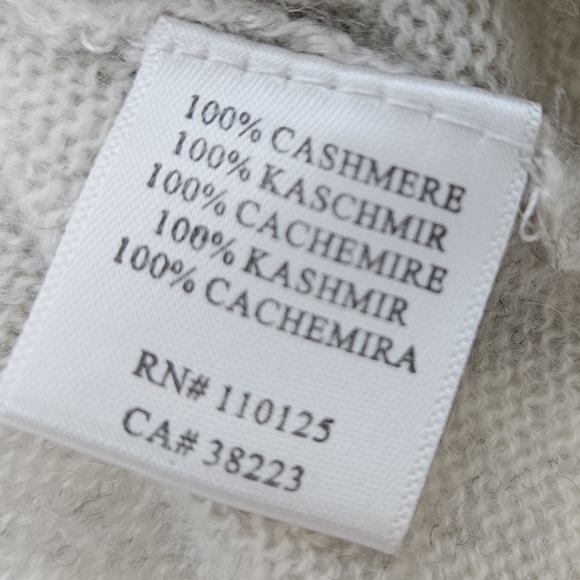 Qi Featherweight Scoopneck Cashmere Pocket Sweater in Heathered Cream Size XS - Picture 11 of 12